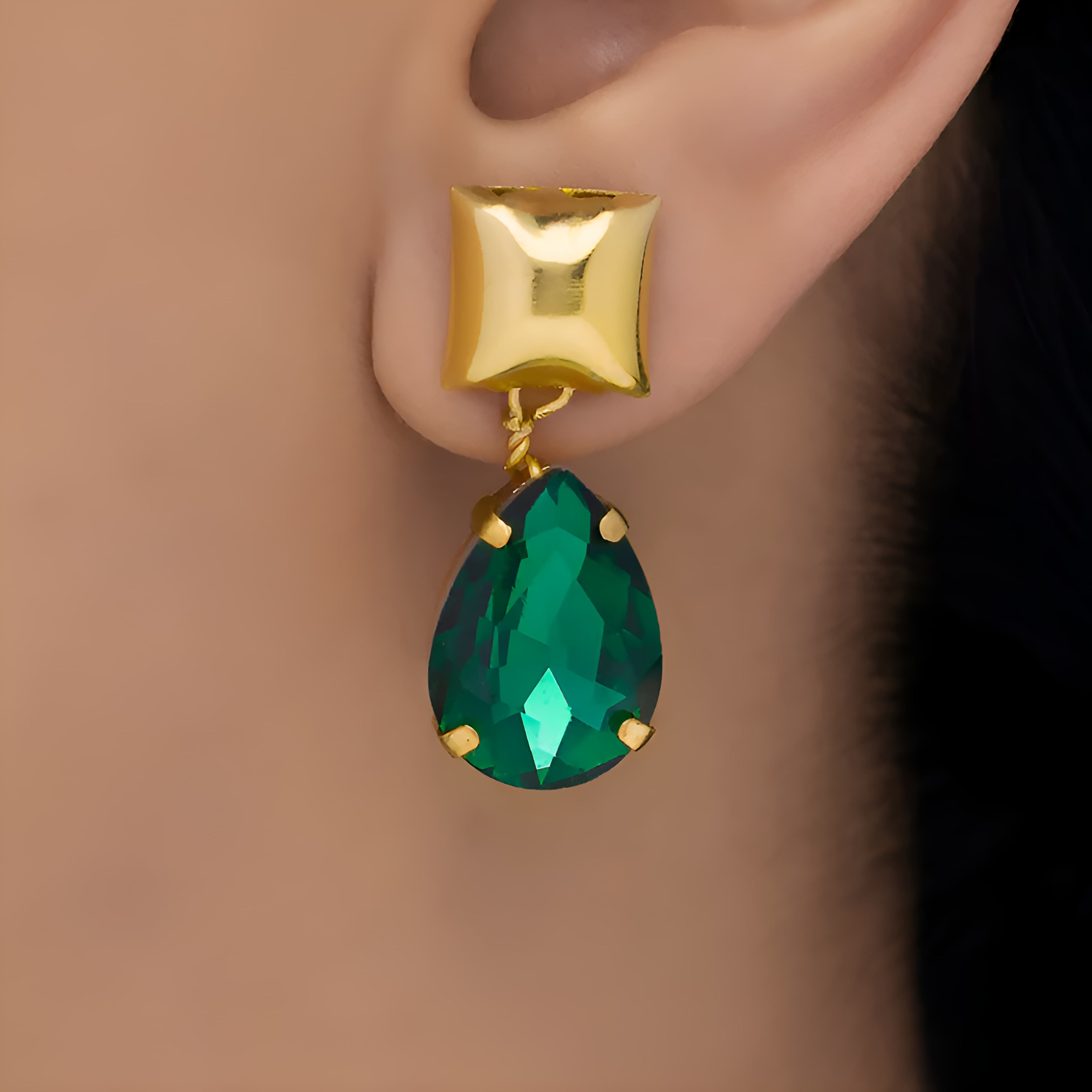 Emerald Radiance Bold Gold-Plated Statement Necklace with Earing